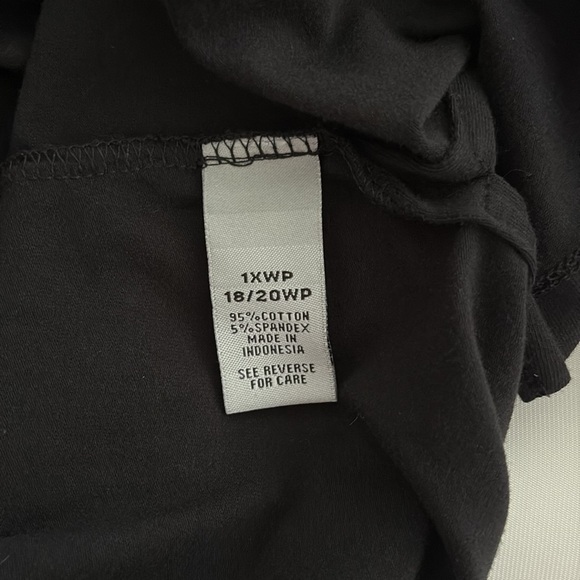 Catherines Black Short Sleeve Split Neck TopSize 1Xp=18/20 p - Picture 6 of 9